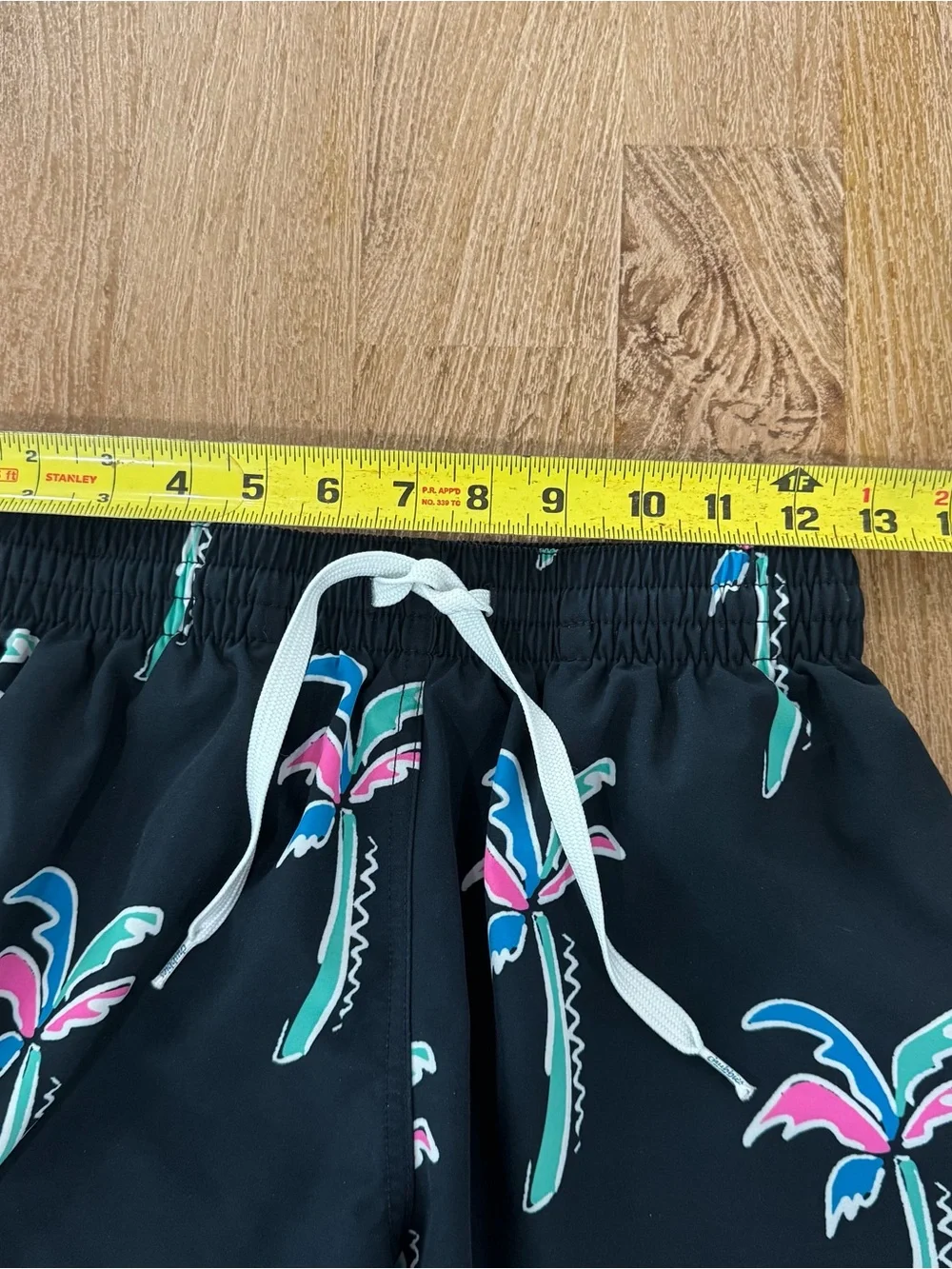 chubbies Black Classic Swim Trunks with Teal Pink and Blue Palm Print YM (10/12)